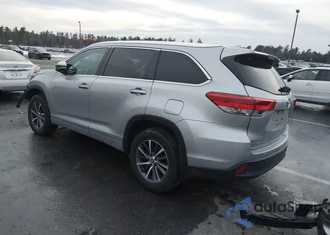 2018 Toyota Highlander Xle z USA, uszkodzony, nr VIN 5TDJZRFH9JS523771